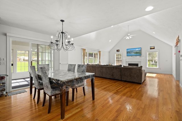 253 Shining Rock Dr, Northbridge, MA 01534