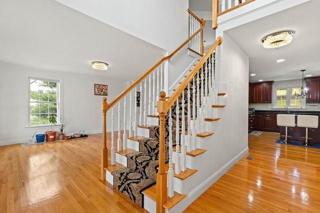 253 Shining Rock Dr, Northbridge, MA 01534
