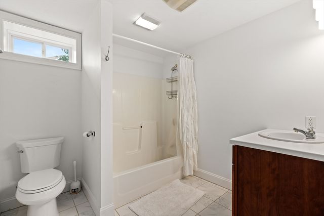253 Shining Rock Dr, Northbridge, MA 01534