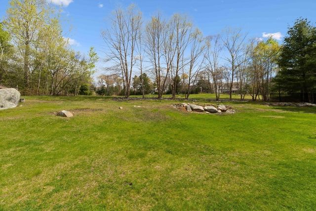 253 Shining Rock Dr, Northbridge, MA 01534