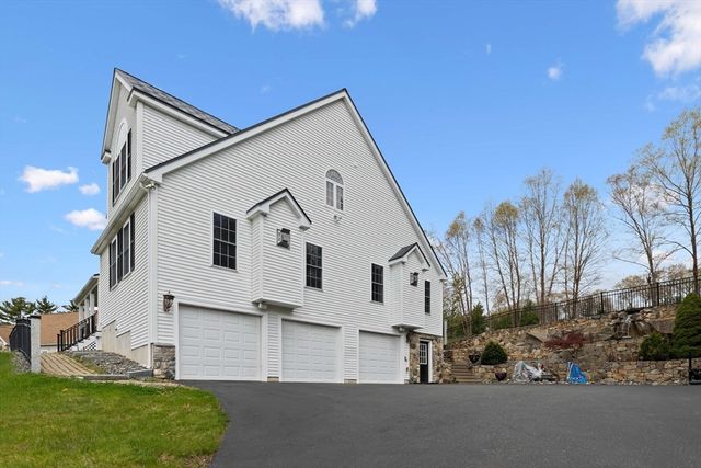 253 Shining Rock Dr, Northbridge, MA 01534