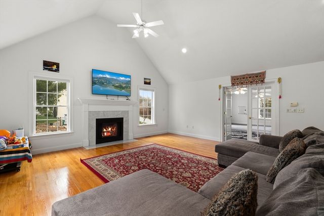 253 Shining Rock Dr, Northbridge, MA 01534
