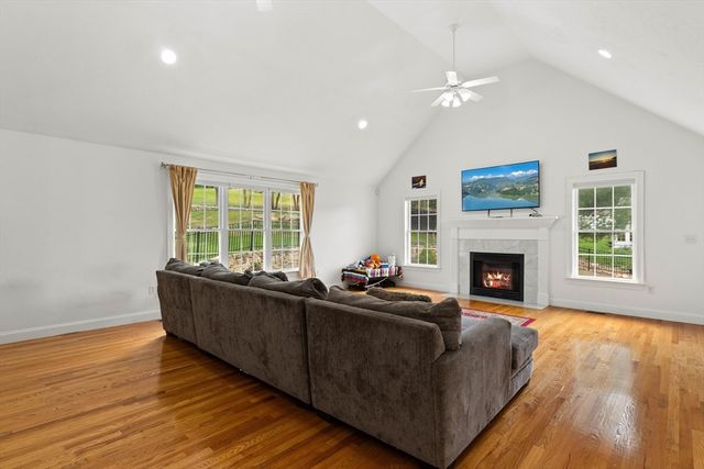 253 Shining Rock Dr, Northbridge, MA 01534