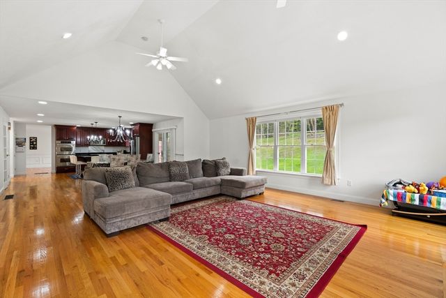 253 Shining Rock Dr, Northbridge, MA 01534