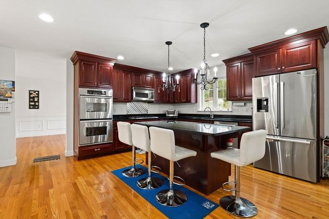 253 Shining Rock Dr, Northbridge, MA 01534