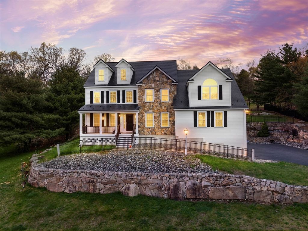 253 Shining Rock Dr, Northbridge, MA 01534