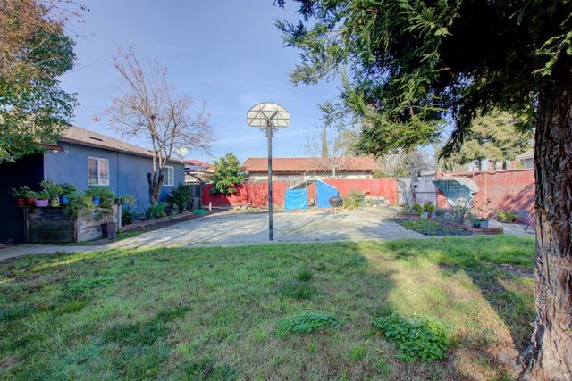 1197 S Minaret Ave, Turlock, CA 95380