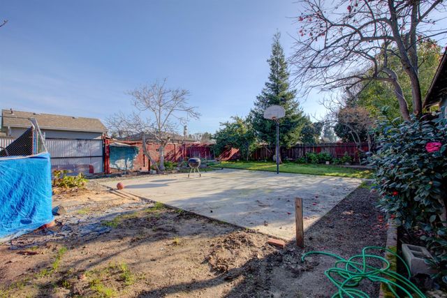 1197 S Minaret Ave, Turlock, CA 95380