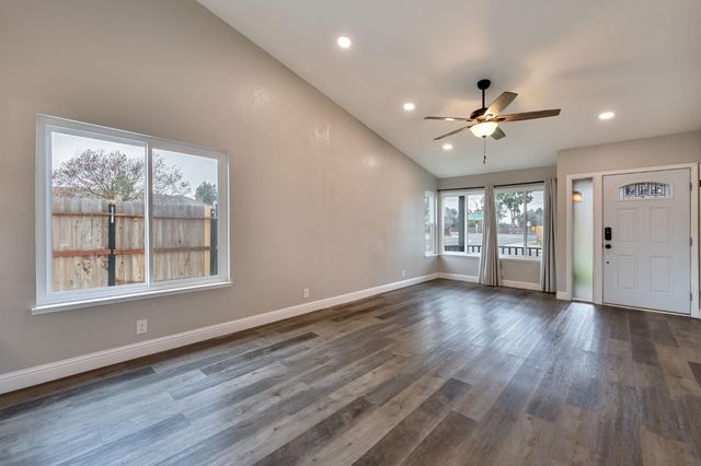 8600 Jade Crest Ct, Elk Grove, CA 95624