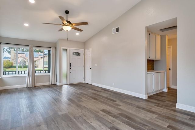 8600 Jade Crest Ct, Elk Grove, CA 95624