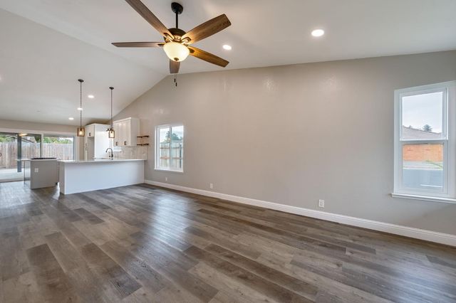 8600 Jade Crest Ct, Elk Grove, CA 95624