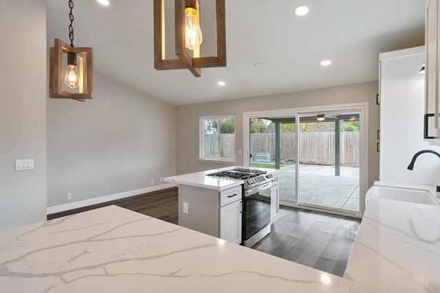 8600 Jade Crest Ct, Elk Grove, CA 95624