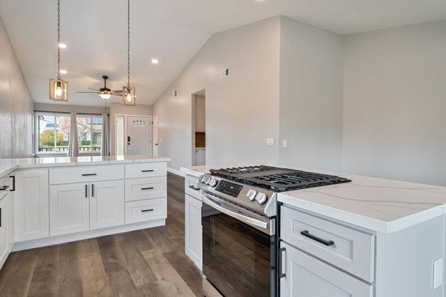 8600 Jade Crest Ct, Elk Grove, CA 95624