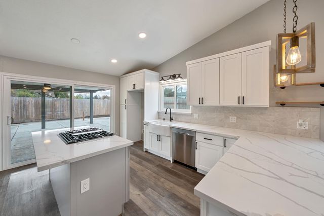 8600 Jade Crest Ct, Elk Grove, CA 95624