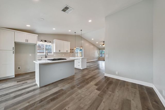 8600 Jade Crest Ct, Elk Grove, CA 95624