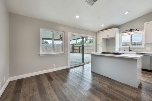 8600 Jade Crest Ct, Elk Grove, CA 95624