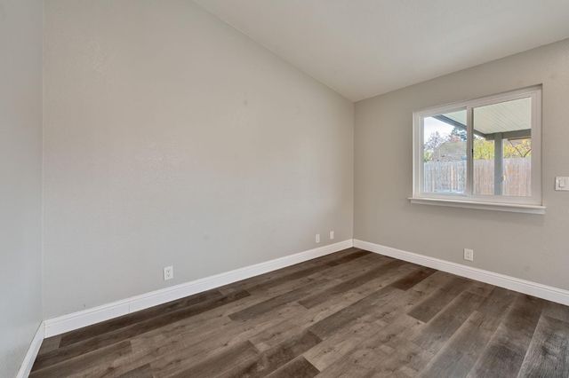 8600 Jade Crest Ct, Elk Grove, CA 95624