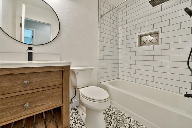 8600 Jade Crest Ct, Elk Grove, CA 95624