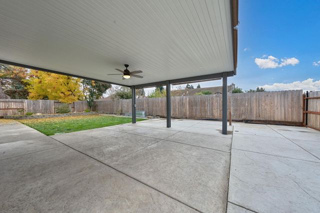 8600 Jade Crest Ct, Elk Grove, CA 95624