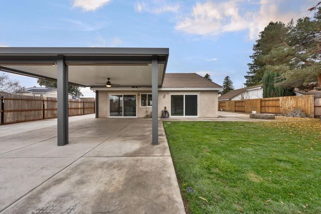 8600 Jade Crest Ct, Elk Grove, CA 95624