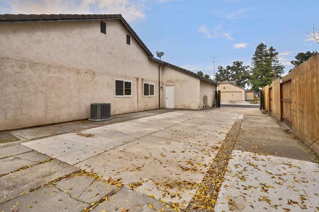 8600 Jade Crest Ct, Elk Grove, CA 95624