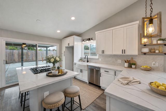 8600 Jade Crest Ct, Elk Grove, CA 95624