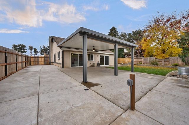 8600 Jade Crest Ct, Elk Grove, CA 95624