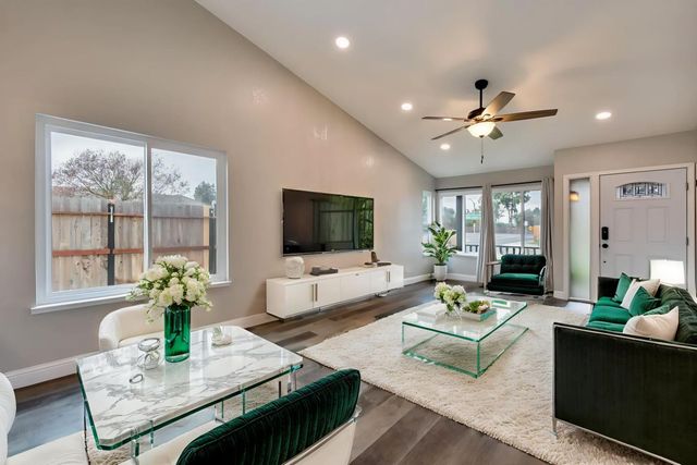 8600 Jade Crest Ct, Elk Grove, CA 95624