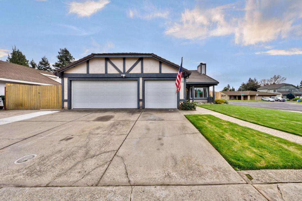 8600 Jade Crest Ct, Elk Grove, CA 95624