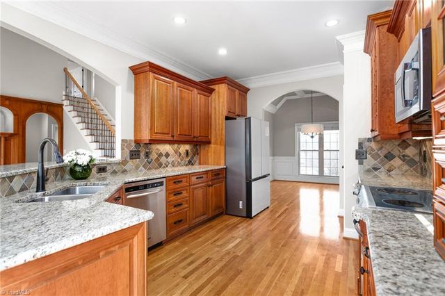 6003 Red Oak Court, Kernersville, NC 27284