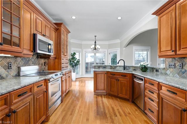 6003 Red Oak Court, Kernersville, NC 27284