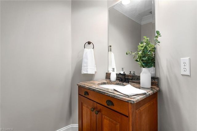 6003 Red Oak Court, Kernersville, NC 27284