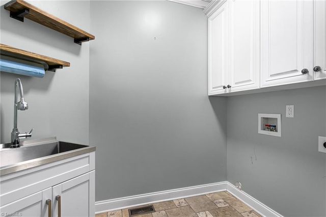 6003 Red Oak Court, Kernersville, NC 27284