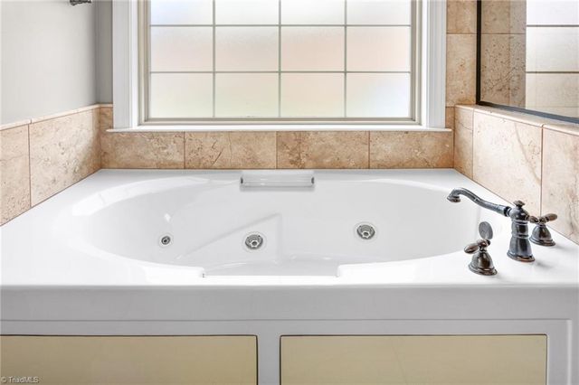 6003 Red Oak Court, Kernersville, NC 27284