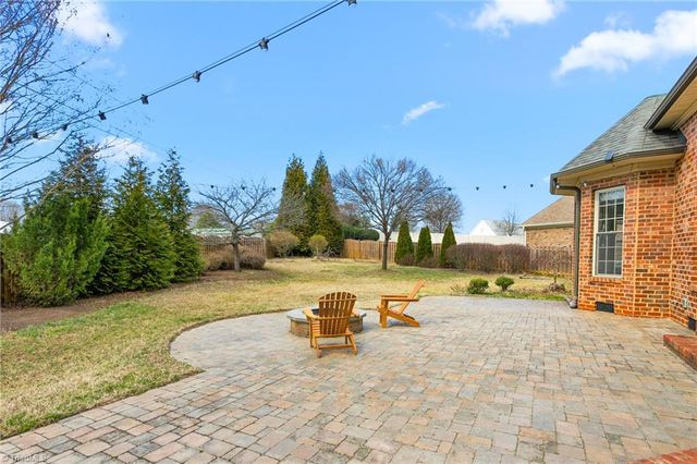 6003 Red Oak Court, Kernersville, NC 27284