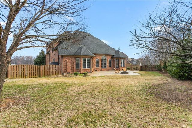 6003 Red Oak Court, Kernersville, NC 27284