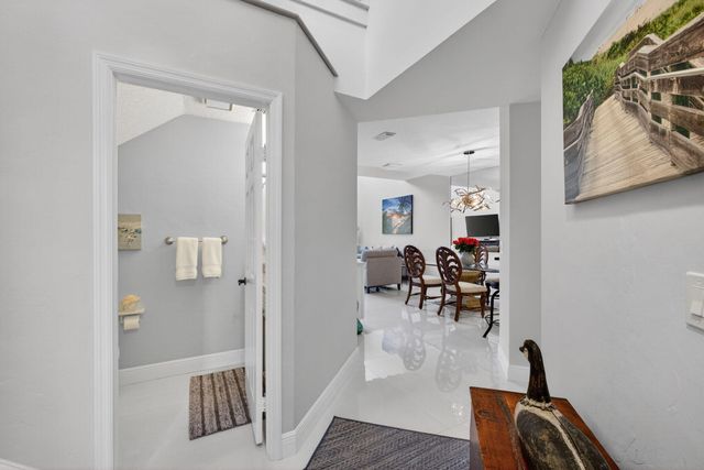 906 N Windermere Way, Palm Beach Gardens, FL 33418