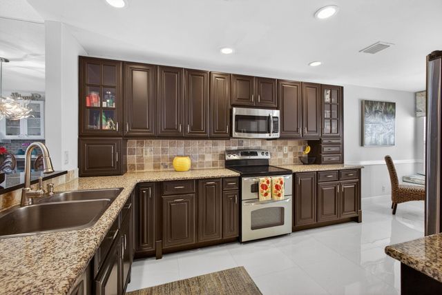 906 N Windermere Way, Palm Beach Gardens, FL 33418