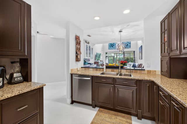 906 N Windermere Way, Palm Beach Gardens, FL 33418