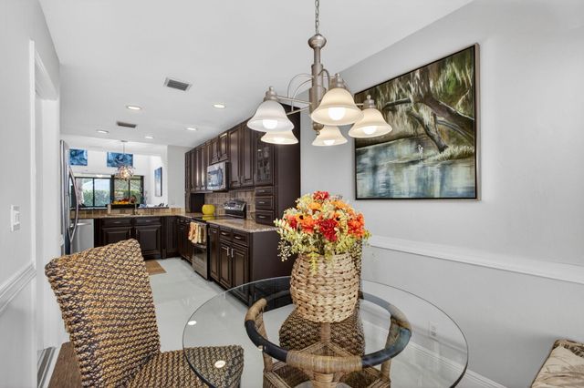906 N Windermere Way, Palm Beach Gardens, FL 33418
