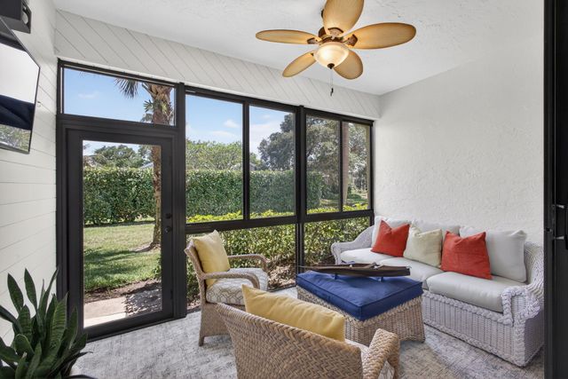 906 N Windermere Way, Palm Beach Gardens, FL 33418
