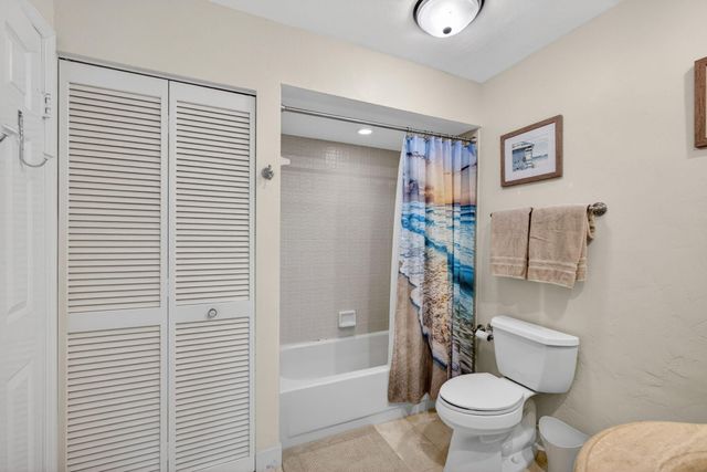 906 N Windermere Way, Palm Beach Gardens, FL 33418
