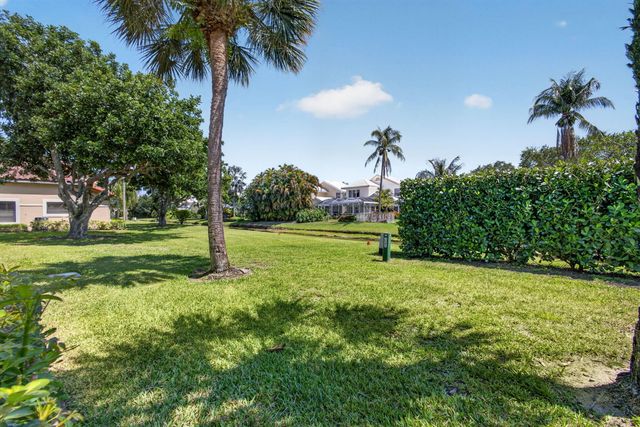906 N Windermere Way, Palm Beach Gardens, FL 33418