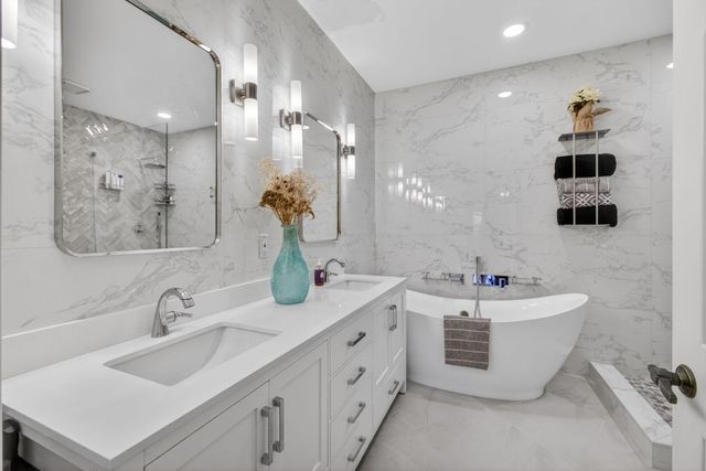 906 N Windermere Way, Palm Beach Gardens, FL 33418
