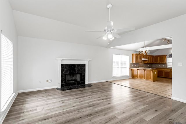 7646 Quorum Dr, Baton Rouge, LA 70817