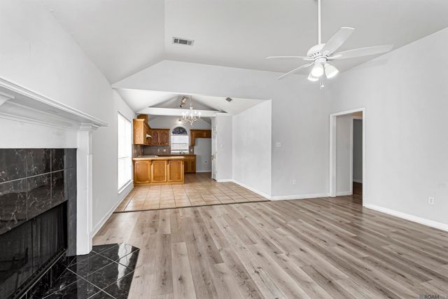 7646 Quorum Dr, Baton Rouge, LA 70817