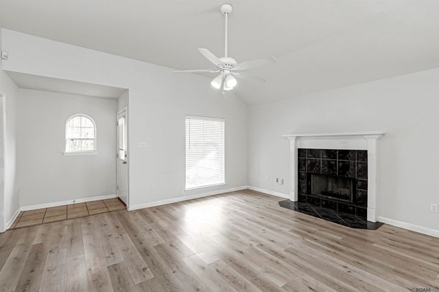 7646 Quorum Dr, Baton Rouge, LA 70817