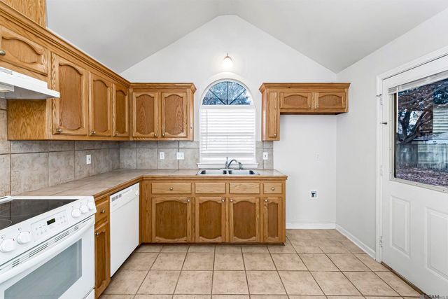 7646 Quorum Dr, Baton Rouge, LA 70817