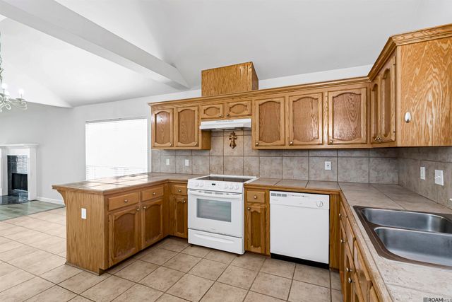 7646 Quorum Dr, Baton Rouge, LA 70817