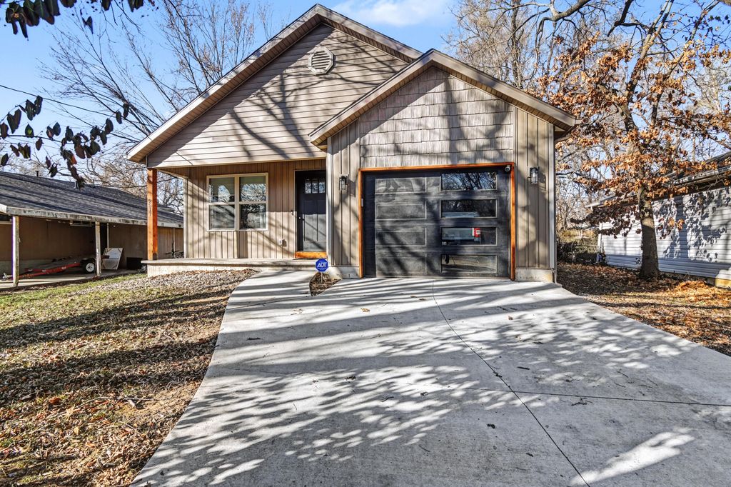 2517 N Prospect Avenue, Springfield, MO 65803